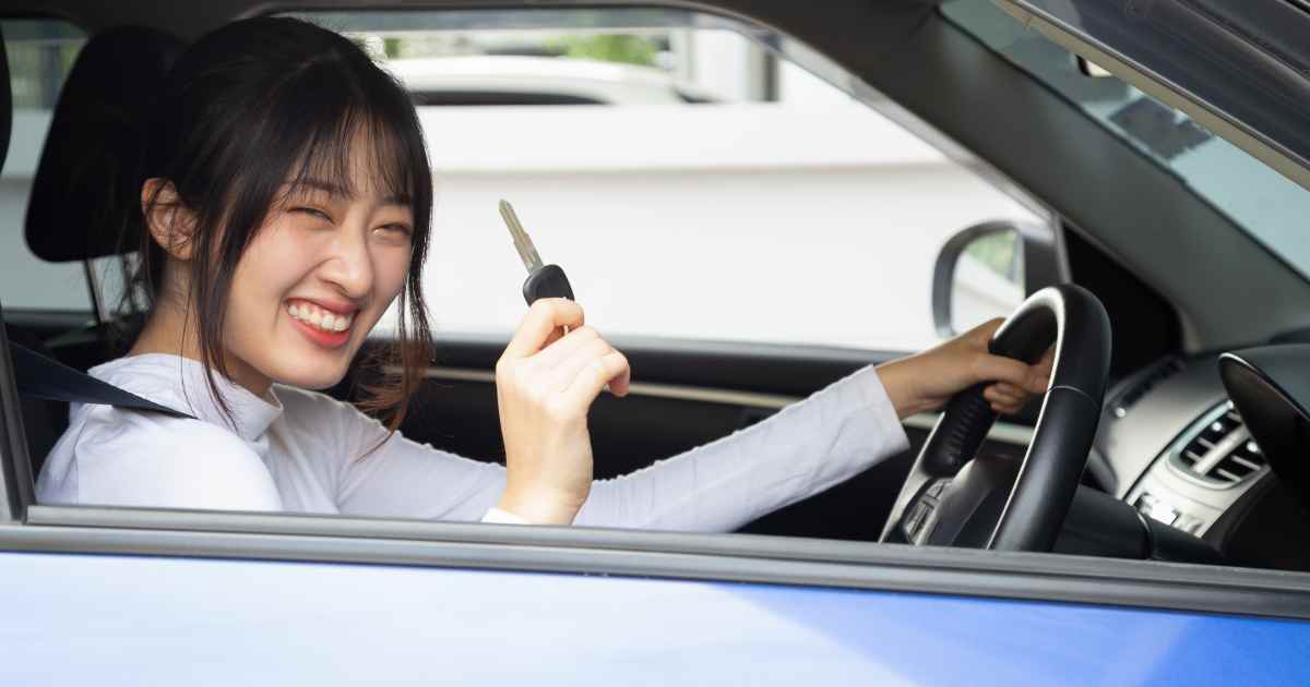 Lady getting approved for a title loan with a car that's not hers.