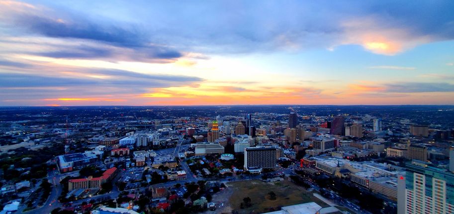 Apply with Highway for an online loan in San Antonio, TX.